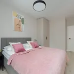 Modern & Bright Marywilska In With Parking By Renters Lägenhet *