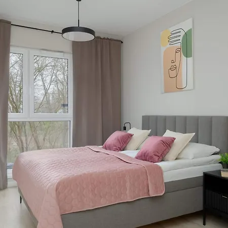 Modern & Bright Marywilska In With Parking By Renters Apartment *