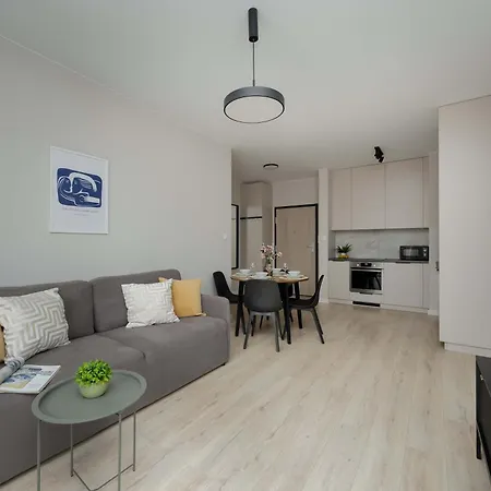 Modern & Bright Marywilska In With Parking By Renters *