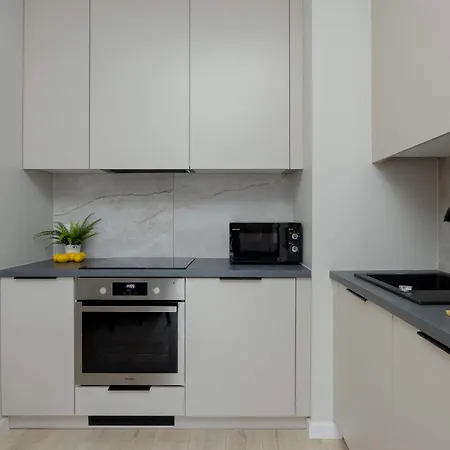 Modern & Bright Marywilska In With Parking By Renters *