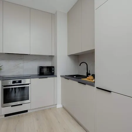 Modern & Bright Marywilska In With Parking By Renters Apartment Warschau