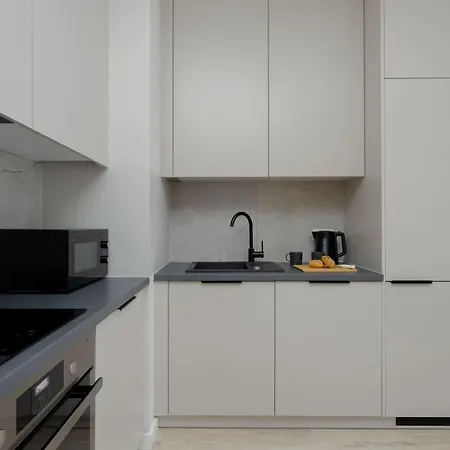 Modern & Bright Marywilska In With Parking By Renters