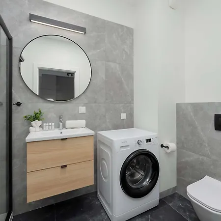 Modern & Bright Marywilska In With Parking By Renters *