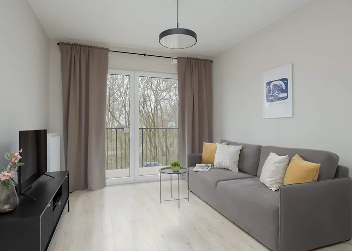 Modern & Bright Marywilska In With Parking By Renters Apartment