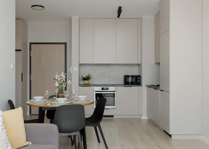 Modern & Bright Marywilska In With Parking By Renters 华沙