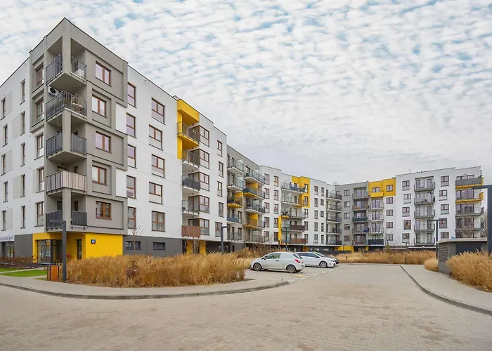 Modern & Bright Marywilska In With Parking By Renters Apartment