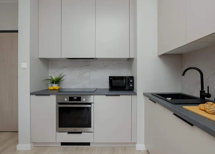 Modern & Bright Marywilska In With Parking By Renters *