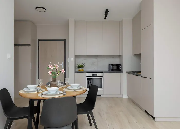 Modern & Bright Marywilska In With Parking By Renters Apartment Warschau