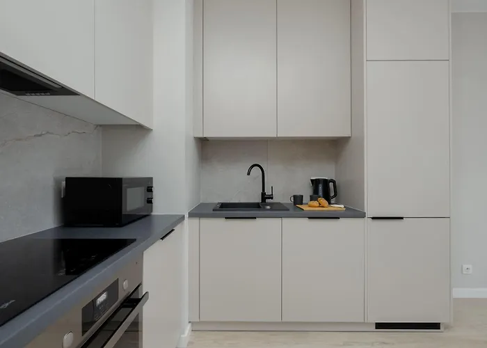 Modern & Bright Marywilska In With Parking By Renters