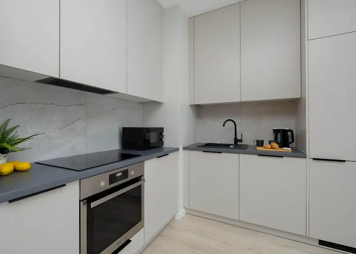 Modern & Bright Marywilska In With Parking By Renters