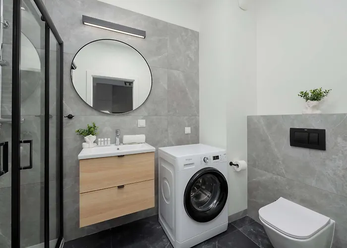 Modern & Bright Marywilska In With Parking By Renters *