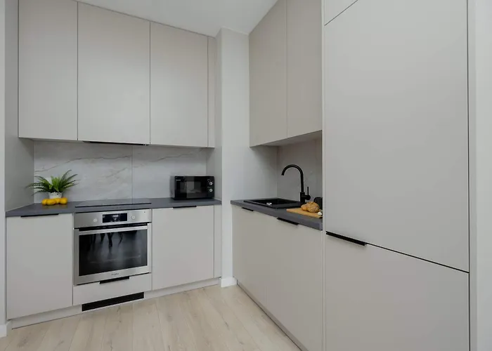 Modern & Bright Marywilska In With Parking By Renters Appartement Varsovie