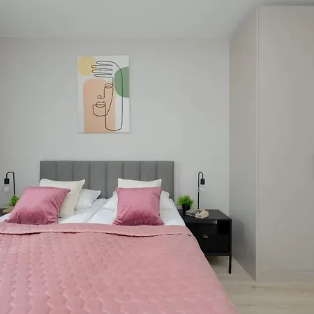 Modern & Bright Marywilska In With Parking By Renters Apartment *